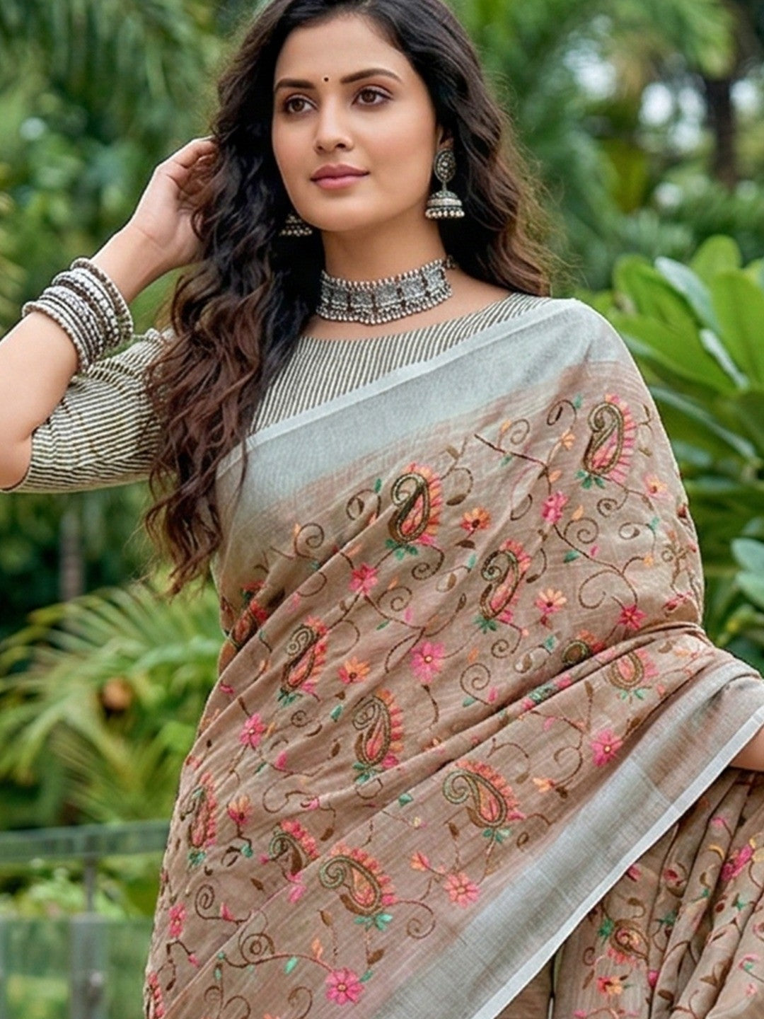 Elegant Brown Floral & Paisley Embroidered Linen Saree With Intricate Thread Work - Image 3