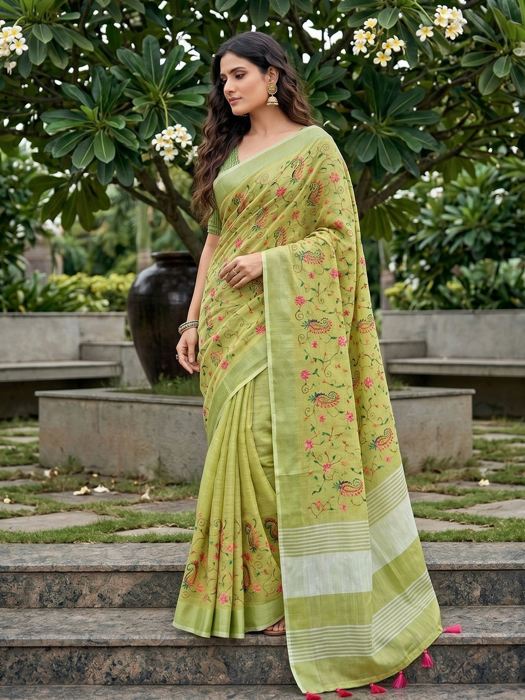 Elegant Green Floral & Paisley Embroidered Linen Saree With Intricate Thread Work - Image 1