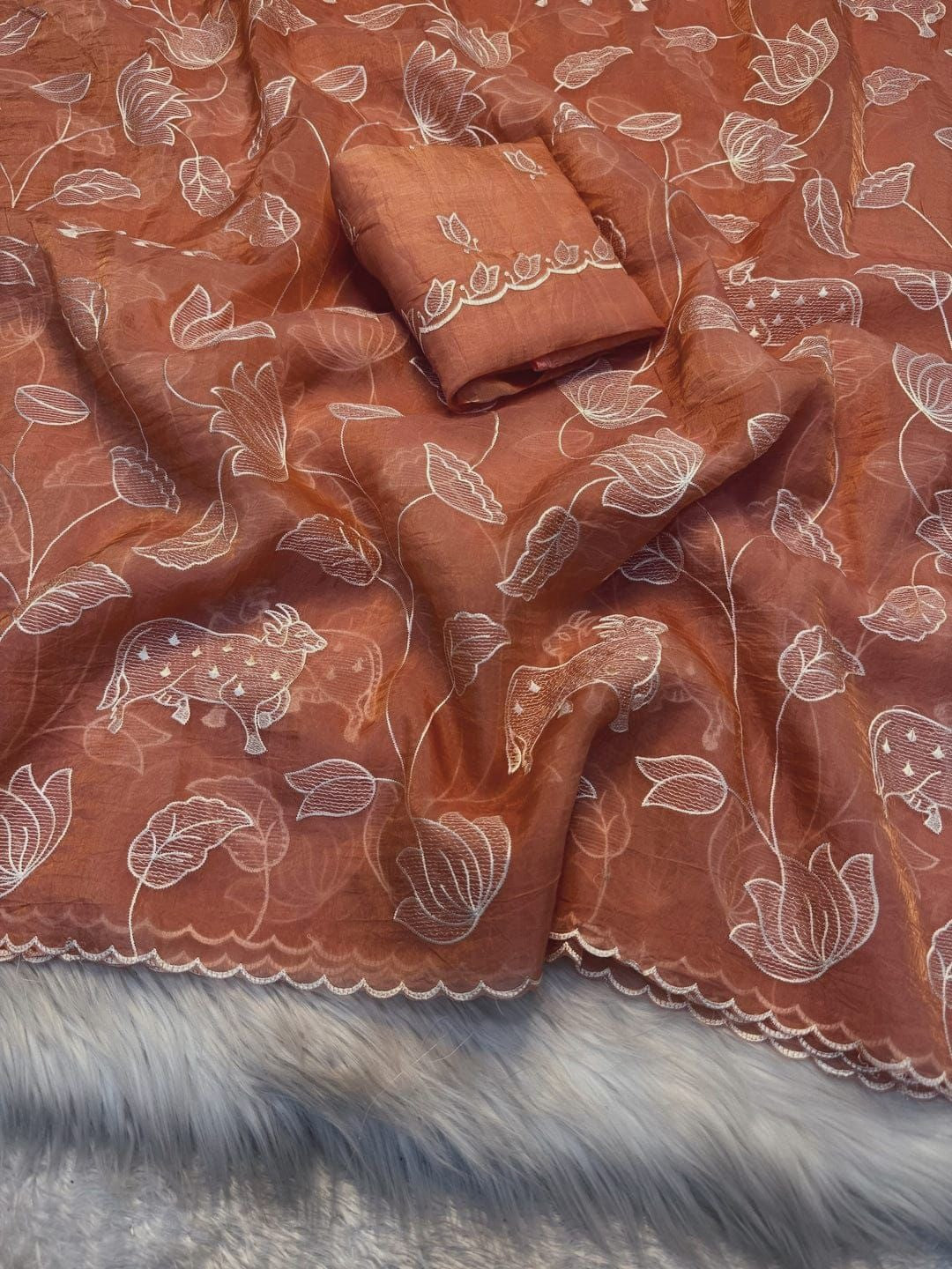 Premium Peach Silk Blend Saree Embellished With Floral & Animal Motif Thread Work - Image 3