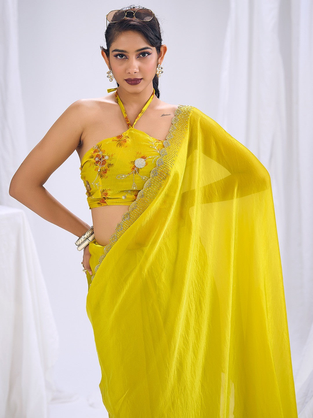 Premium Lemon Yellow Art Silk Saree With Stone & Cutdhana Border Embellishment - Image 4