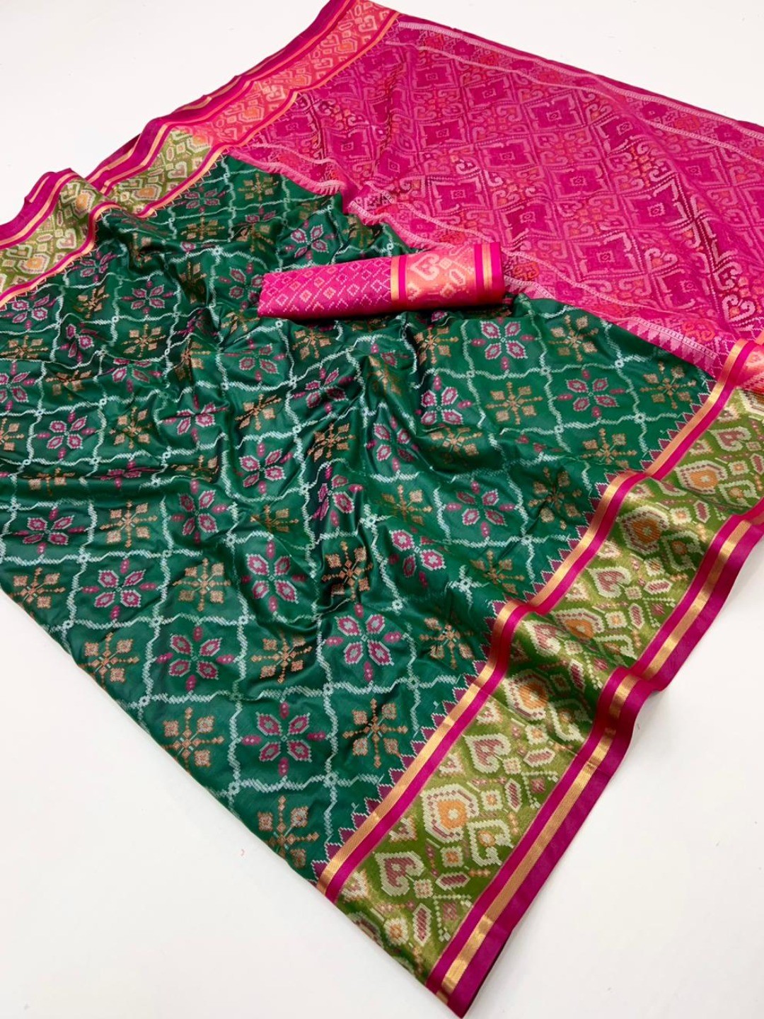 Elegant Green Art Silk Patola Weaving Saree with Fancy Border and Blouse - Image 2