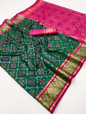 Elegant Green Art Silk Patola Weaving Saree with Fancy Border and Blouse - Image 2