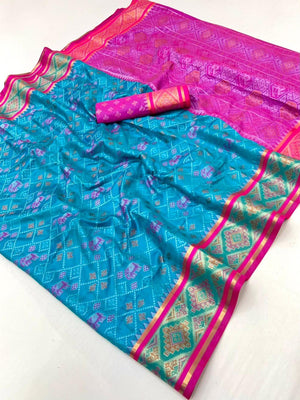 Elegant Blue Art Silk Patola Weaving Saree with Fancy Pallu and Blouse - Image 2