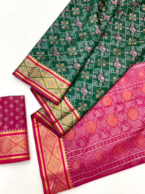 Elegant Green Art Silk Patola Weaving Saree with Fancy Pallu and Blouse - Image 2