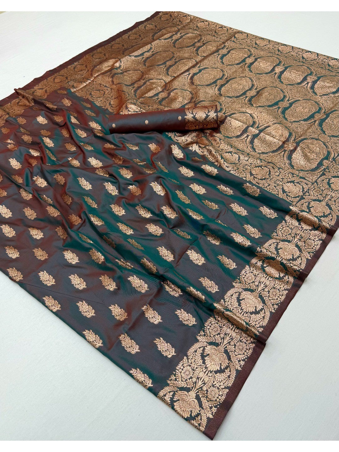 Elegant Brown Floral Zari Weaving Art Silk Saree With Graceful Traditional Craftsmanship - Image 3
