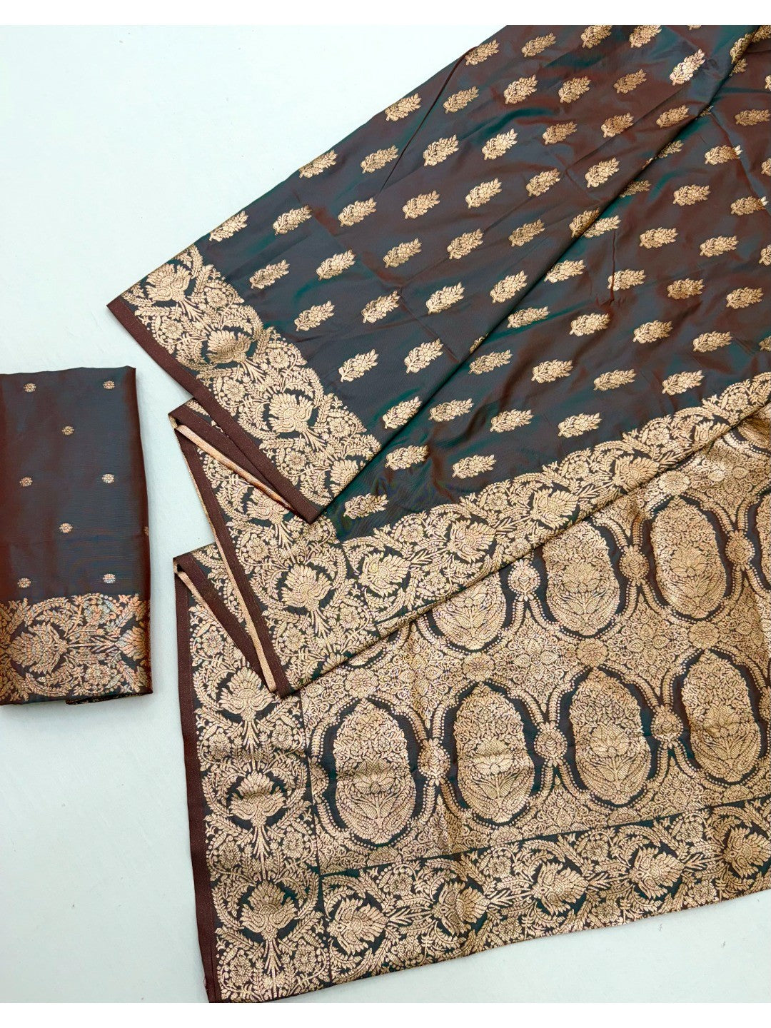Elegant Brown Floral Zari Weaving Art Silk Saree With Graceful Traditional Craftsmanship - Image 2