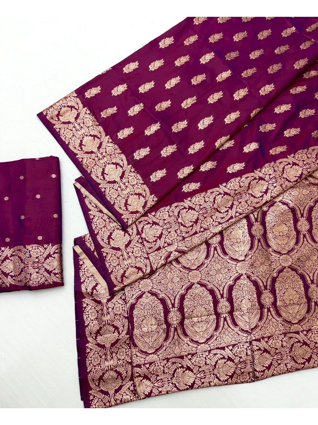 Elegant Wine Floral Zari Weaving Art Silk Saree With Graceful Traditional Craftsmanship - Image 3