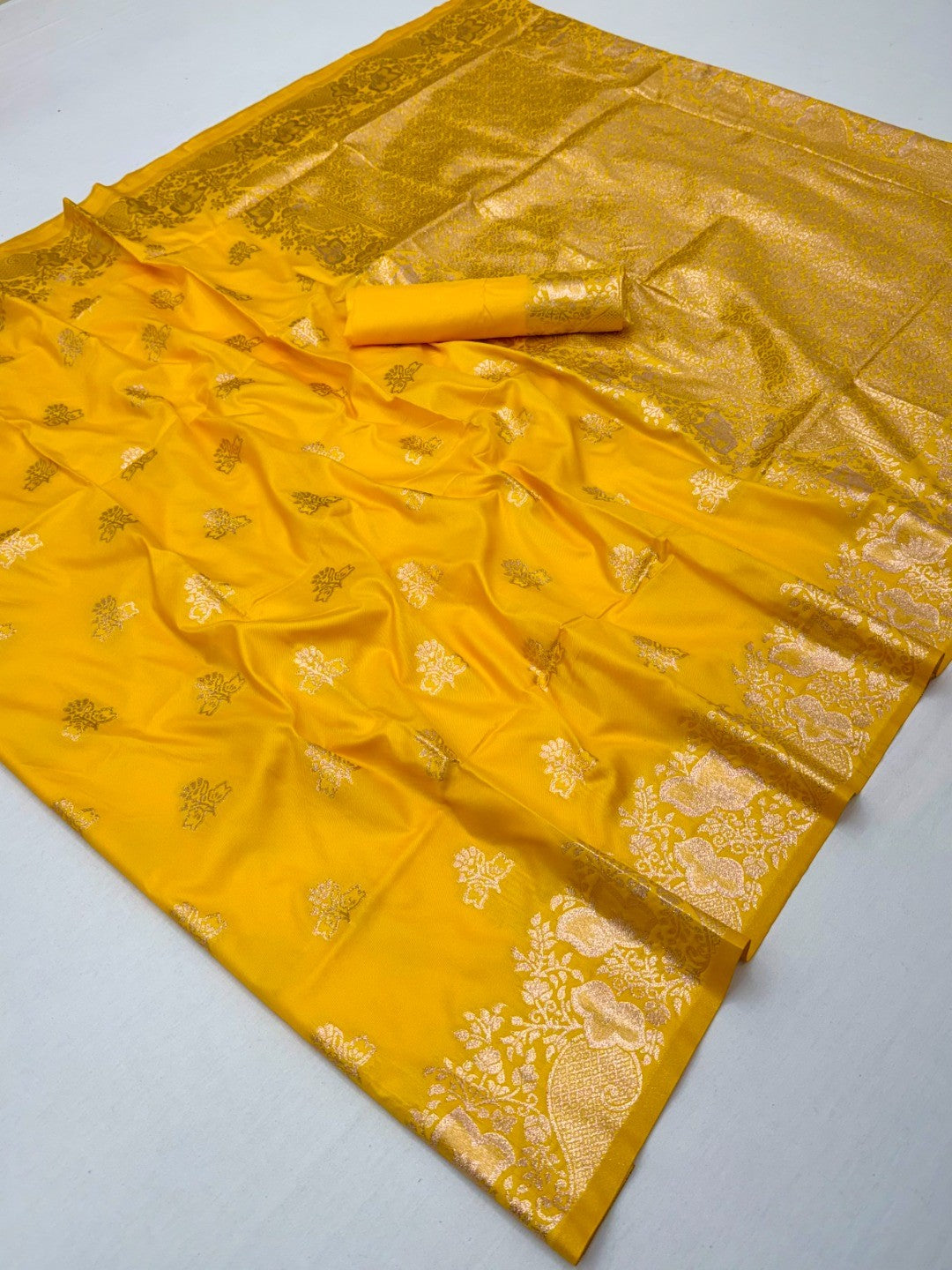 Designer Yellow Floral Art Silk Saree Featuring Intricate Zari Weaving Work - Image 2