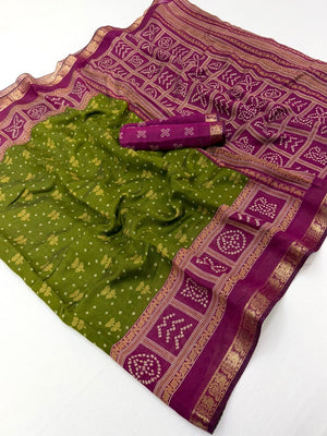 Elegant Green Viscose Saree with Bandhani Print and Jacquard Border - Image 2