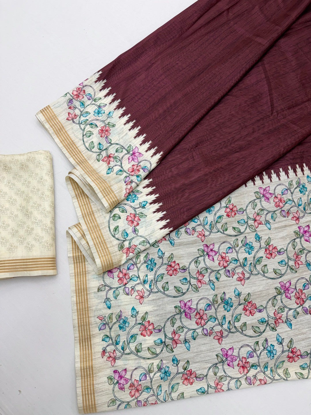 Luxurious Maroon Floral Digital Print Dola Silk Saree With Stylish Designer Work - Image 3