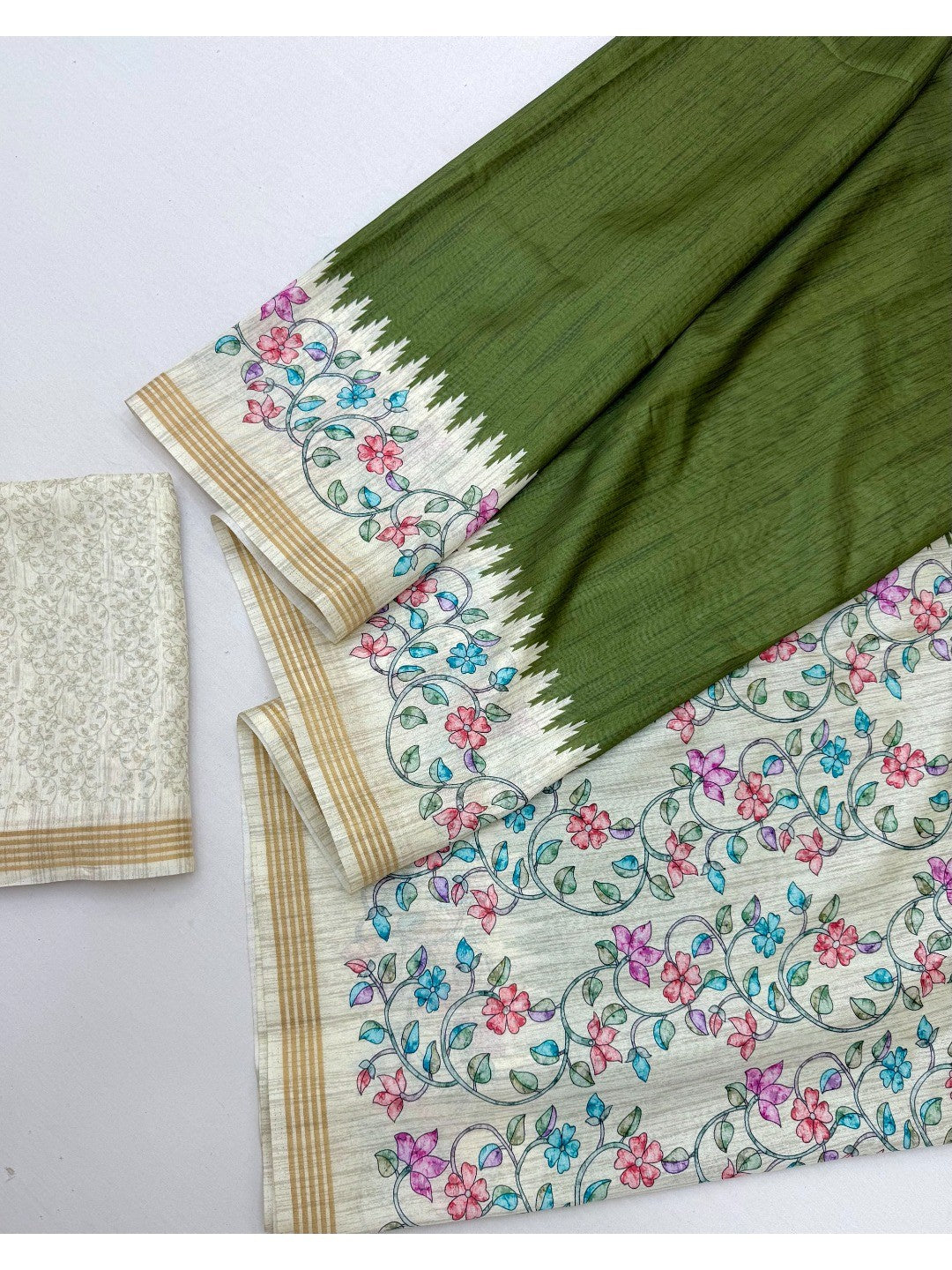 Luxurious Green Floral Digital Print Dola Silk Saree With Stylish Designer Work - Image 3