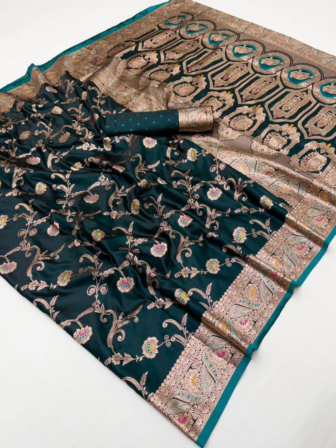 Elegant Green Satin Silk Saree with Intricate Floral Zari Weaving - Image 3