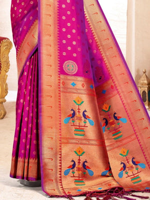 Classic Magenta Floral Banarasi Silk Weaving Paithani Saree With Decorative Peacock Motif Pallu - Image 2