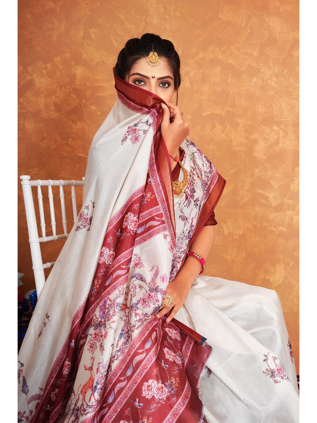 Cream Exotic Floral & Animal Pattern Digital Print Dola Silk Saree With Graceful Detailing Work - Image 2