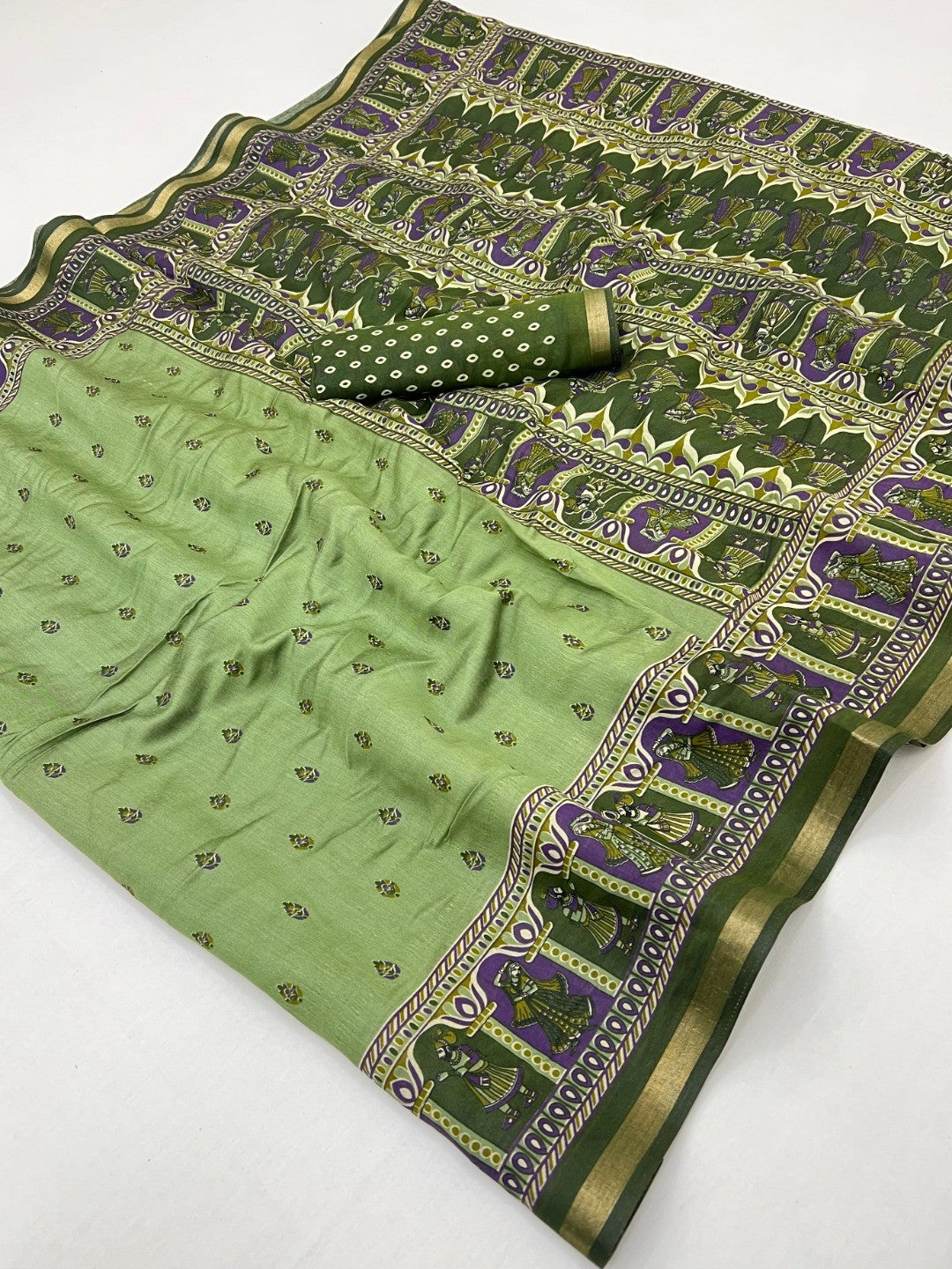 Elegant Green Viscose Saree with Fancy Print and Zari Border - Image 2