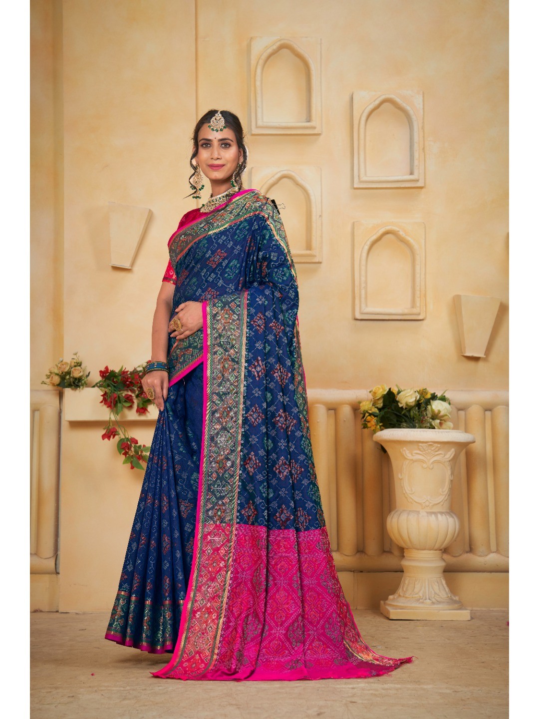 Designer Navy Blue Banarasi Silk Saree With Intricate Patola Zari Weaving & Fancy Border - Image 5