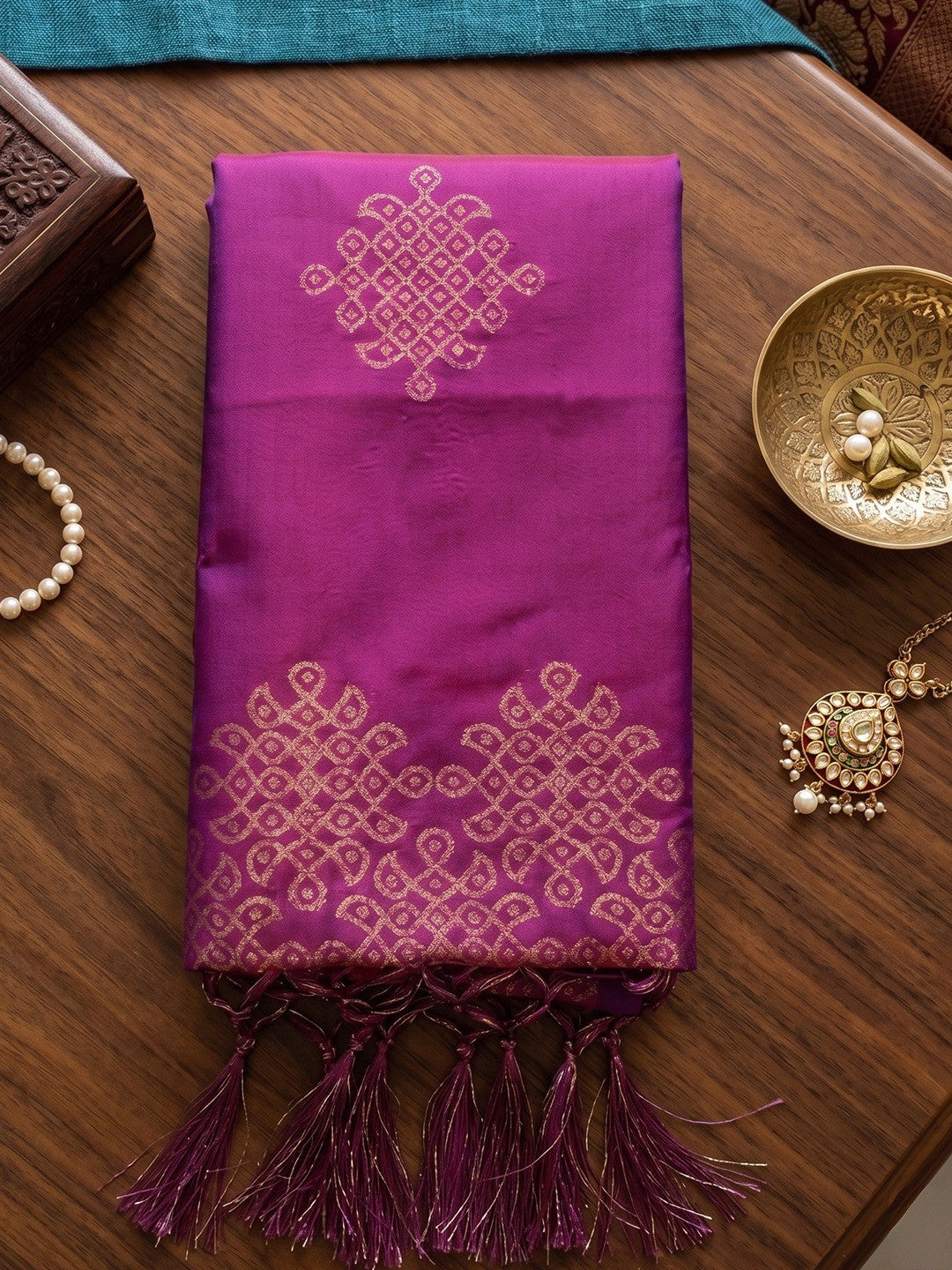 Luxurious Magenta Silk Blend Saree Featuring Elegant Zari Weaving Work & Tassel Accents - Image 5