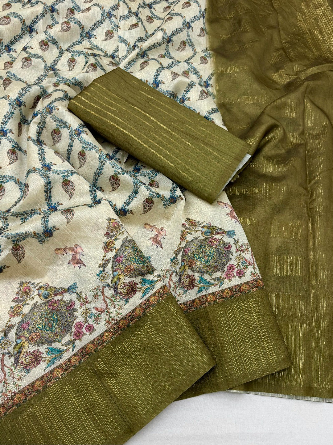 Elegant Cream Floral & Bird Digital Printed Cotton Blend Saree With Artistic Nature-Inspired Work - Image 2