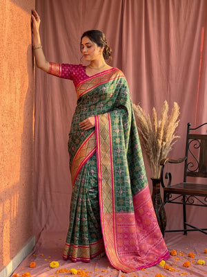 Elegant Green Art Silk Patola Weaving Saree with Fancy Pallu and Blouse - Image 1