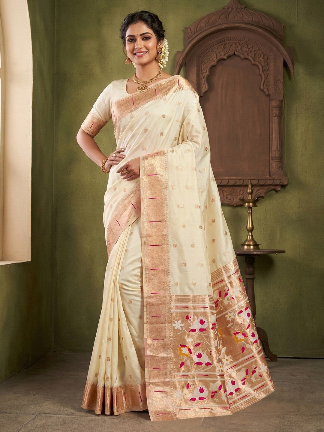 Traditional Offwhite Floral Zari Weaving Silk Paithani Saree With Intricate Designer Pallu - Image 1