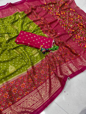 Elegant Green Bandhani Print Georgette Saree with Rich Border - Image 2