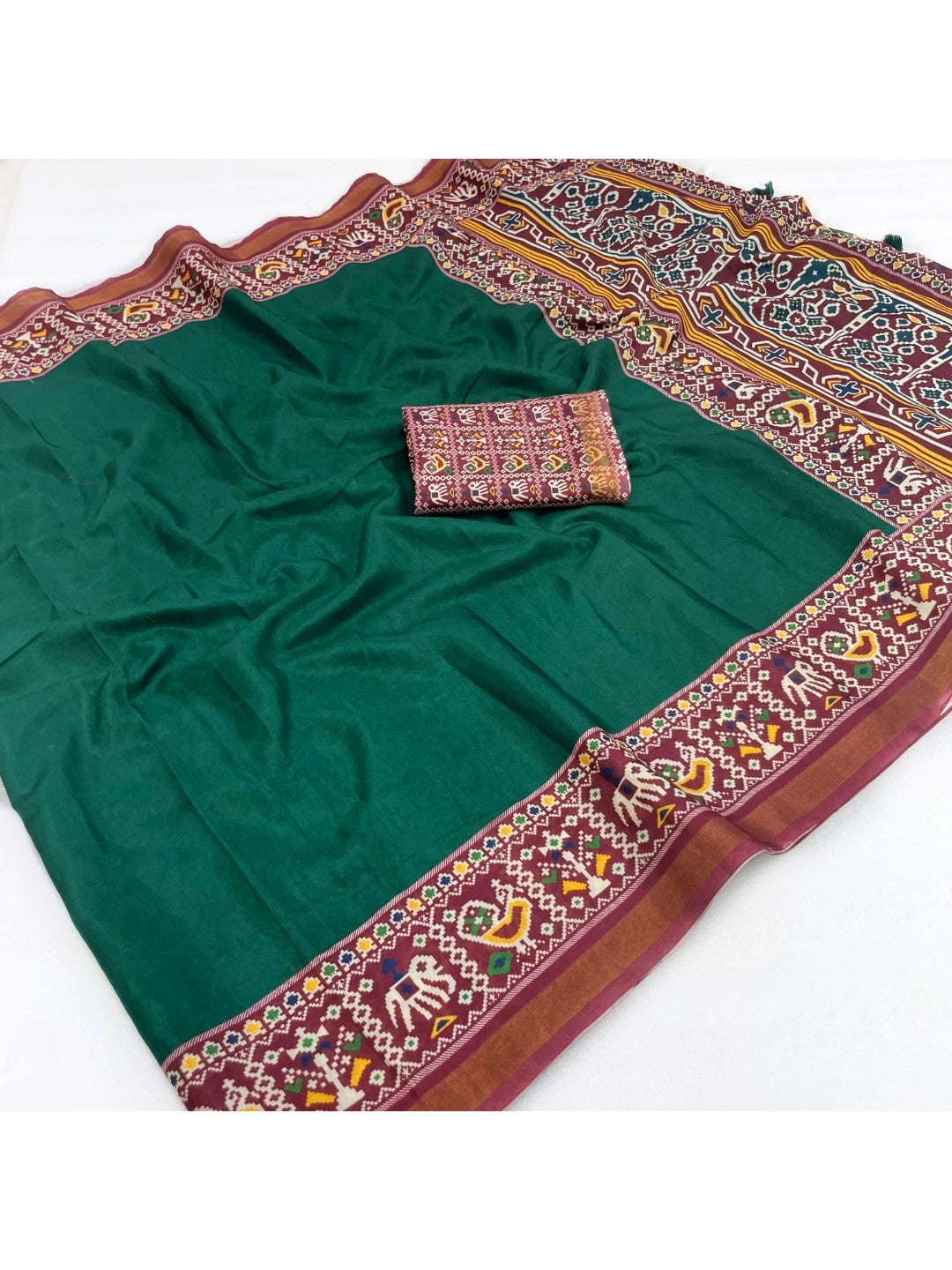 Elegant Green Mulmul Cotton Saree with Traditional Printed Border - Image 2