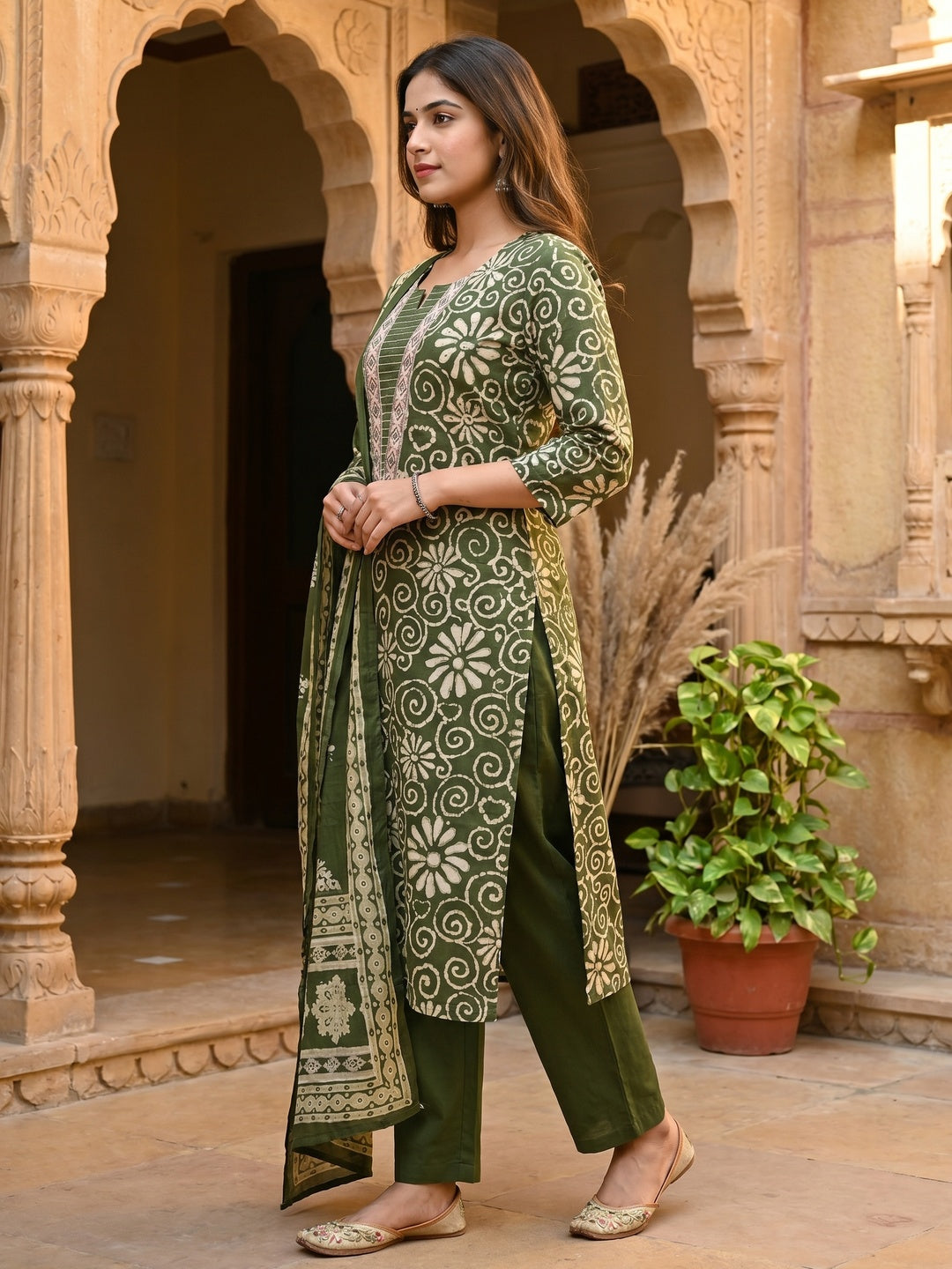 Green Pure Cotton Printed Straight Cut Salwar Suit Set for Women - Image 3