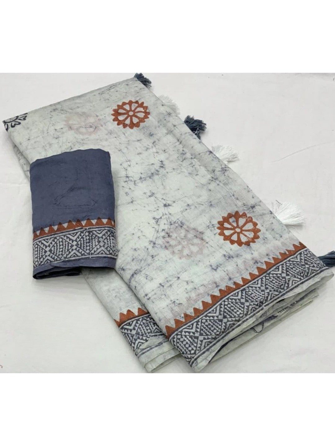 Grey Linen Saree with Hand Block Printed Geometric Patterns - Image 4