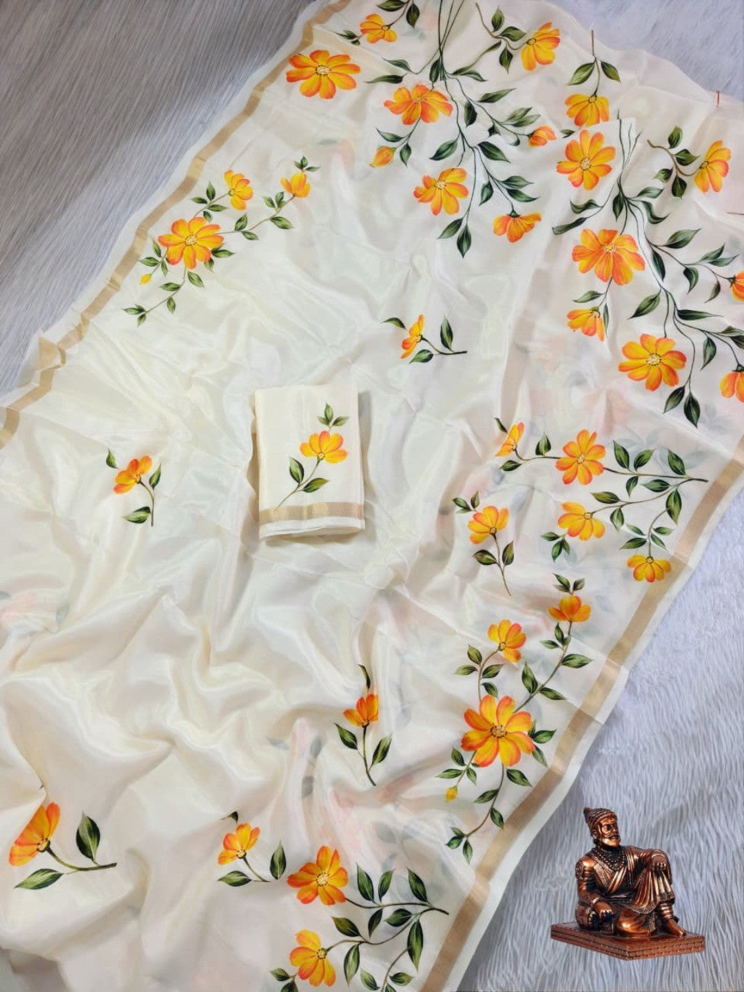 Elegant Cream Mulmul Cotton Floral Printed Saree - Image 4