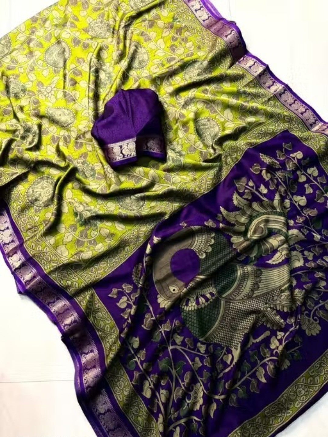 Elegant Green Mulmul Cotton Saree with Traditional Floral Print - Image 2