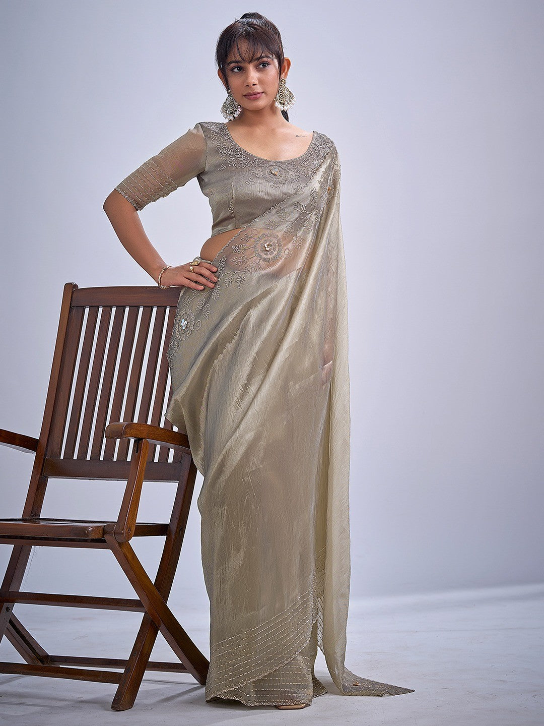 Elegant Grey Kanjivaram Silk Saree Adorned With Stone Work & Cut Dana Detailing - Image 6