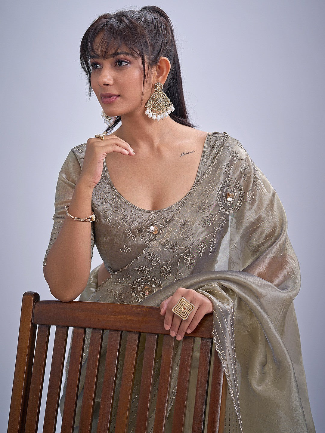 Elegant Grey Kanjivaram Silk Saree Adorned With Stone Work & Cut Dana Detailing - Image 3
