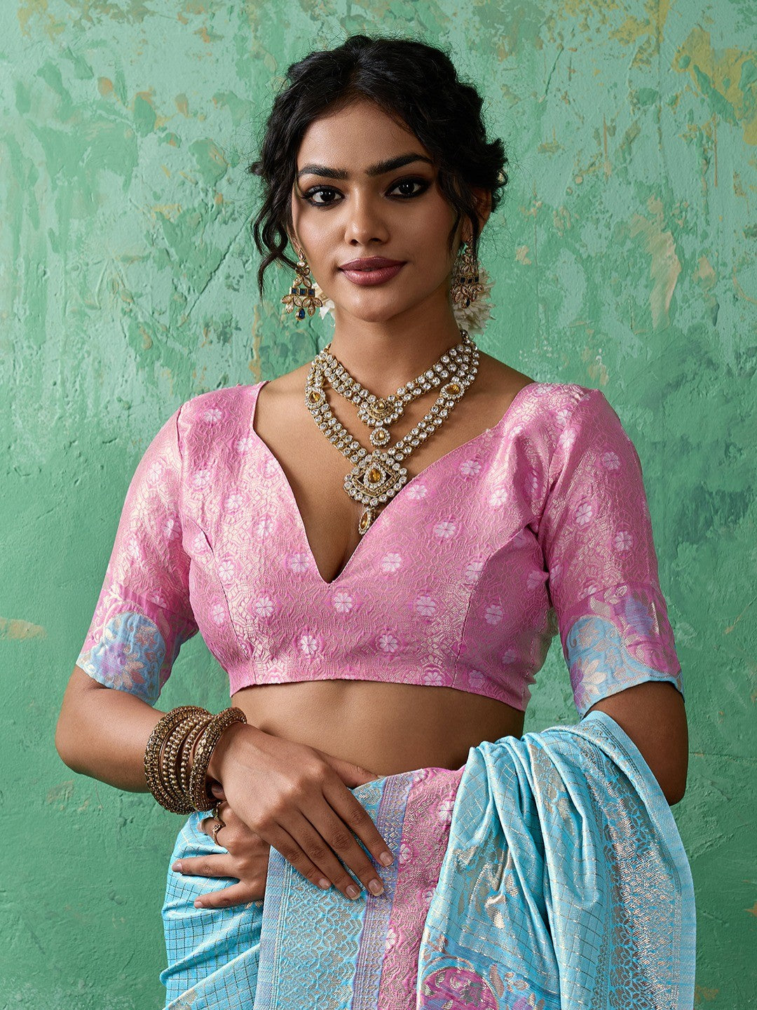 Premium Blue Floral & Checks Zari Weaving Linen Saree With Vibrant Pink Tassel Pallu - Image 4