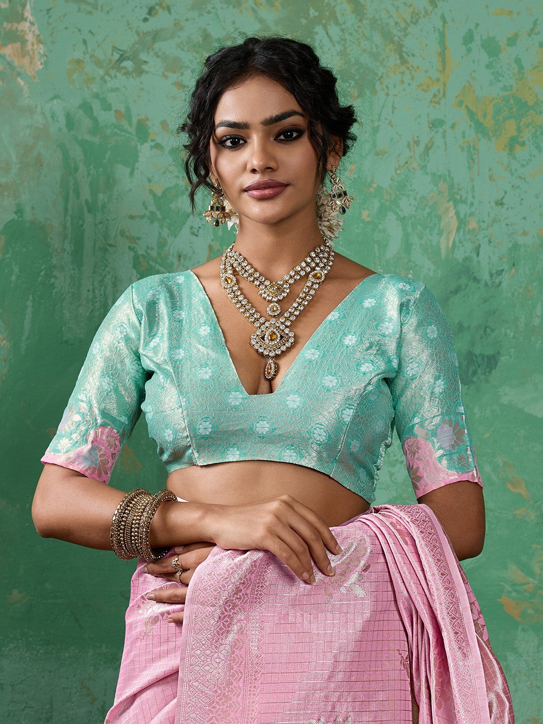 Premium Pink Floral & Checks Zari Weaving Linen Saree With Vibrant Turquoise Tassel Pallu - Image 5