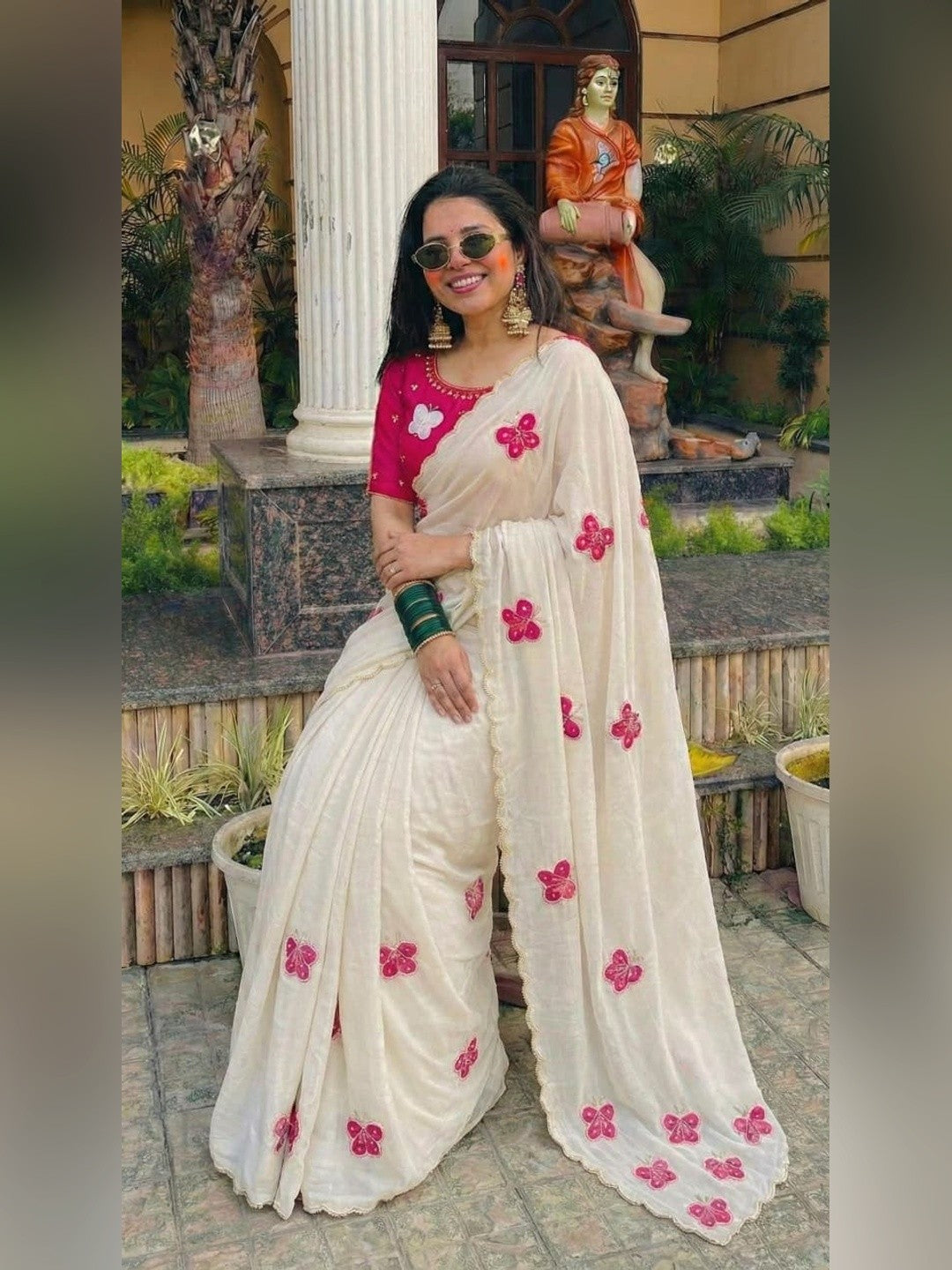 Peachmode Offwhite Chinon Saree with Pink Handwork Motifs - Image 4