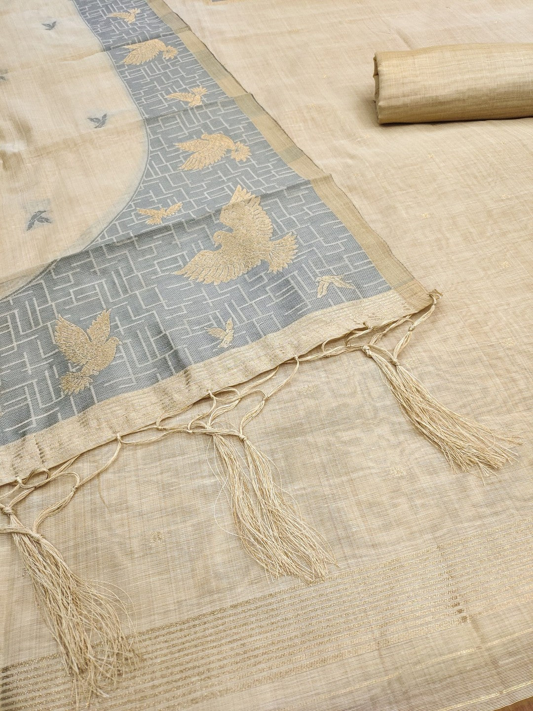 Artistic Cream Floral & Birds Motif Zari Weaving Muga Cotton Blend Jamdani Dress Material - Image 4