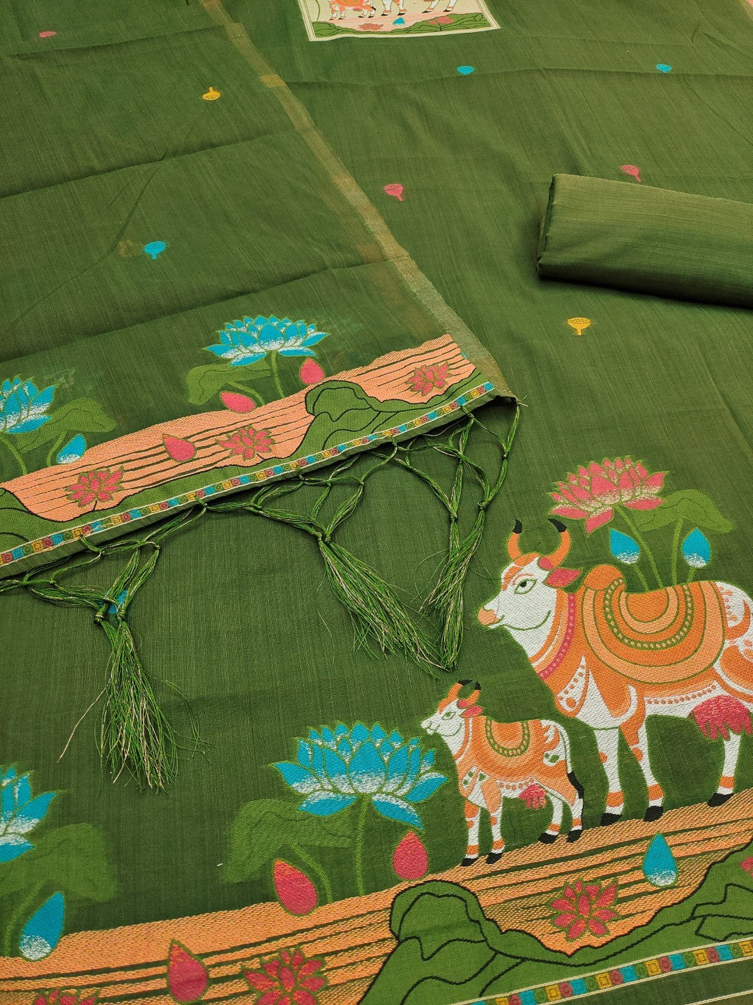 Classic Green Pichwai Cow & Lotus Motif Zari Weaving Muga Cotton Blend Jamdani Dress Material - Image 3