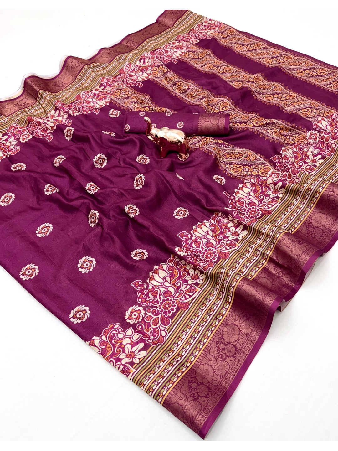 Peachmode Magenta Soft Marshmallow Saree with Digital Print - Image 3