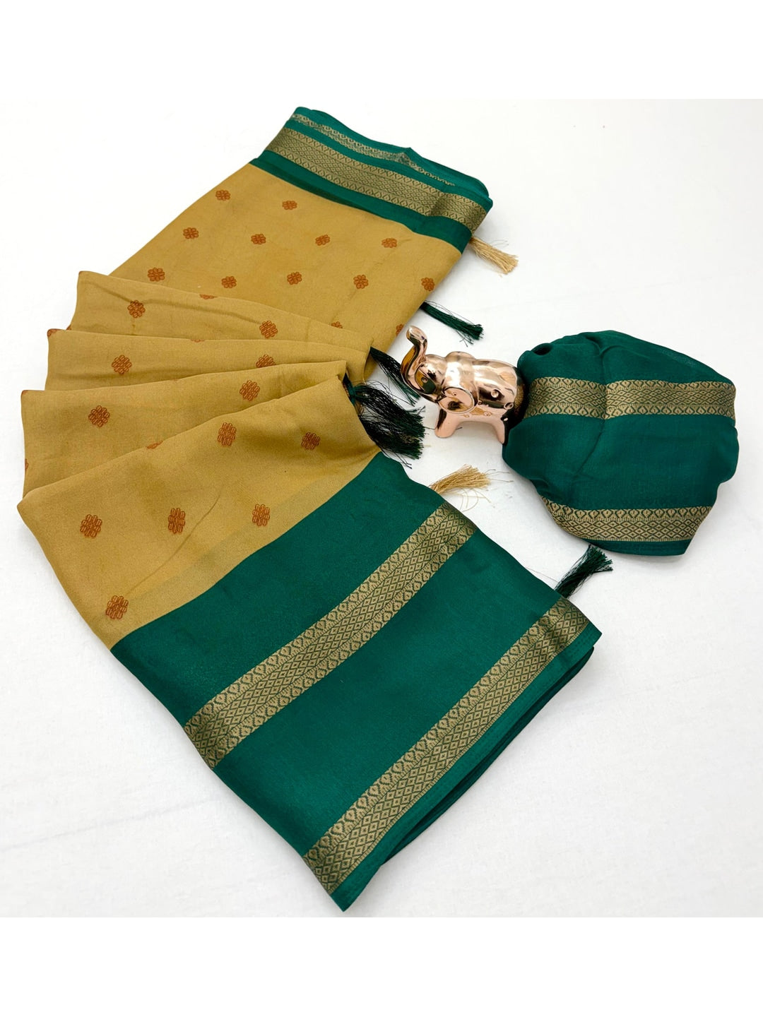 Peachmode Beige Soft Marshmallow Saree with Ikkat Print - Image 2