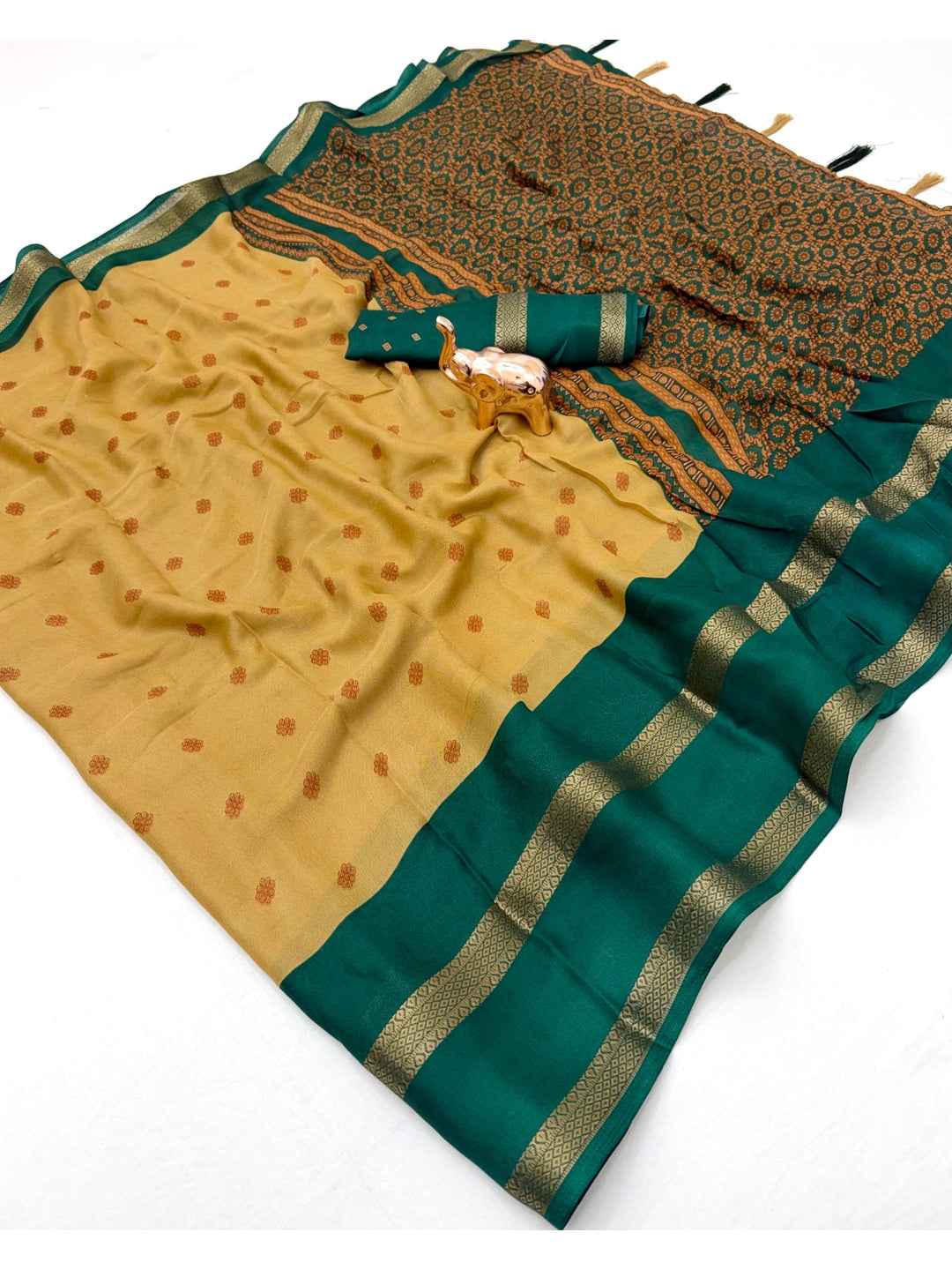 Peachmode Beige Soft Marshmallow Saree with Ikkat Print - Image 3