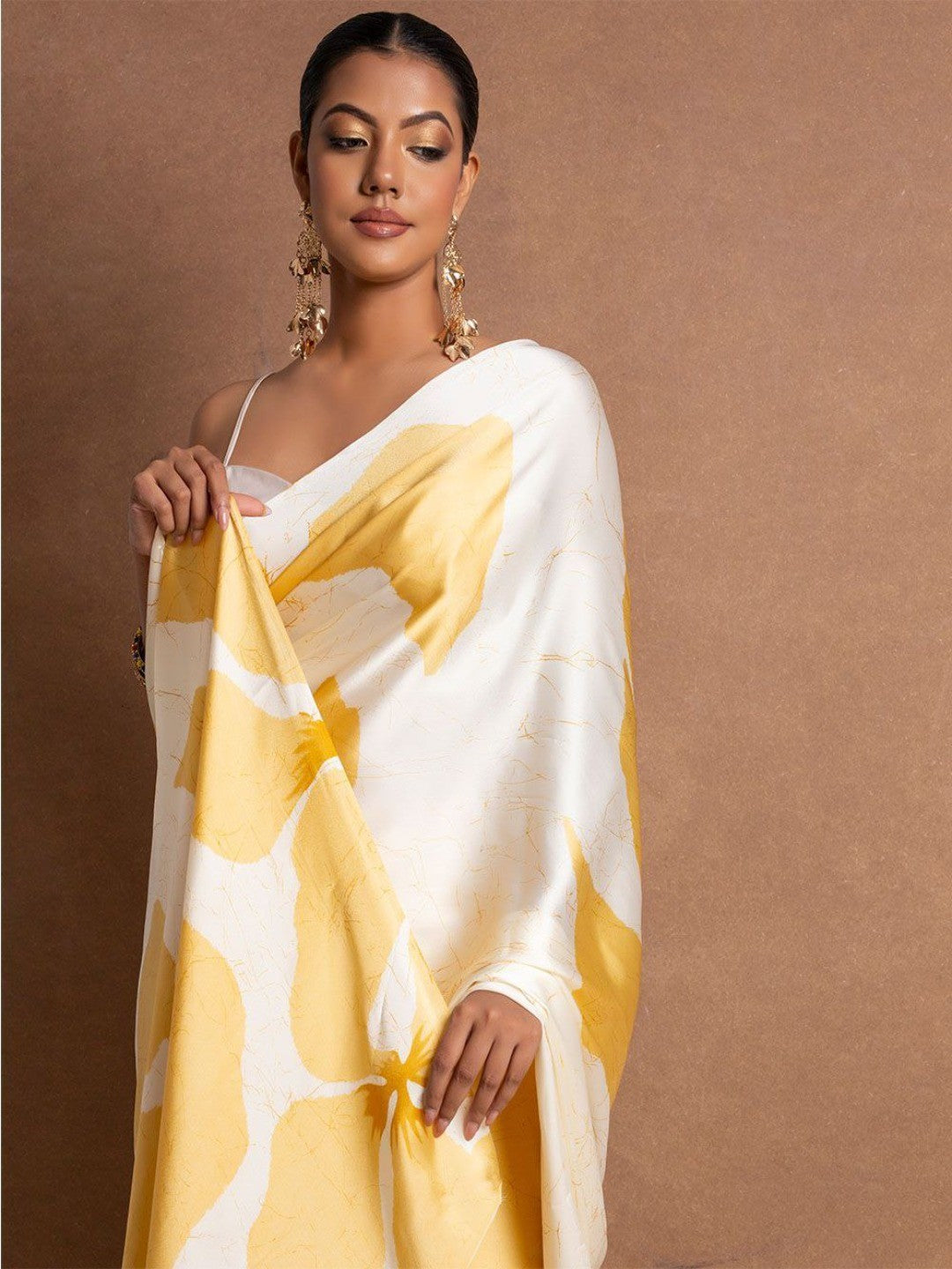 Elegant Yellow Floral & Abstract Digital Printed Satin Saree For Contemporary Grace - Image 3
