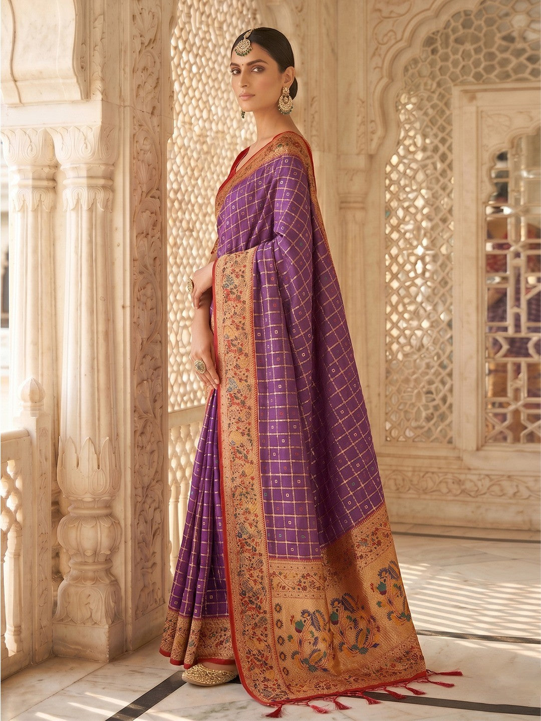 Premium Purple Check Motif Weaving Banarasi Silk Saree With Decorative Border & Pallu - Image 4