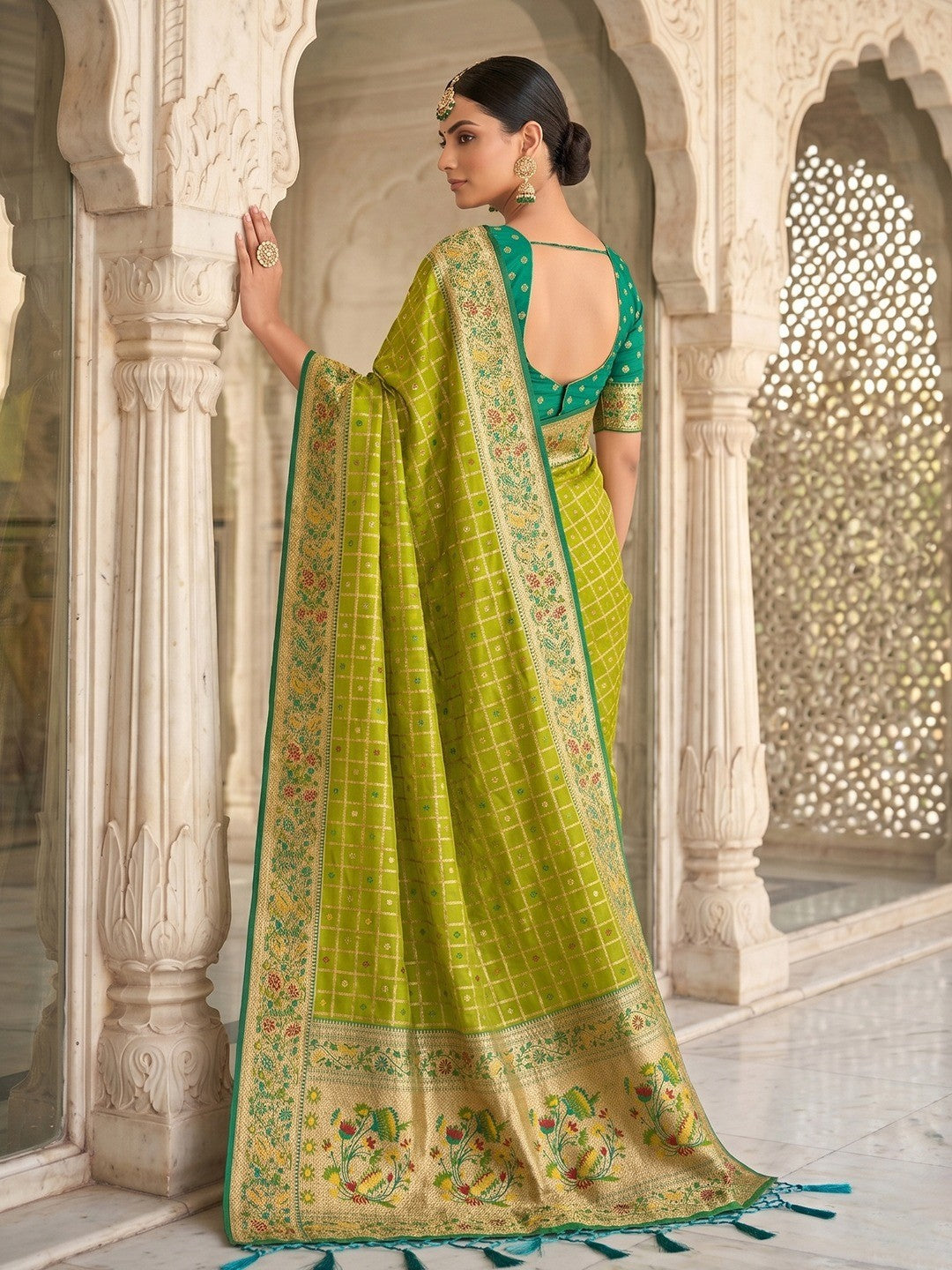 Premium Green Check Motif Weaving Banarasi Silk Saree With Decorative Border & Pallu - Image 3