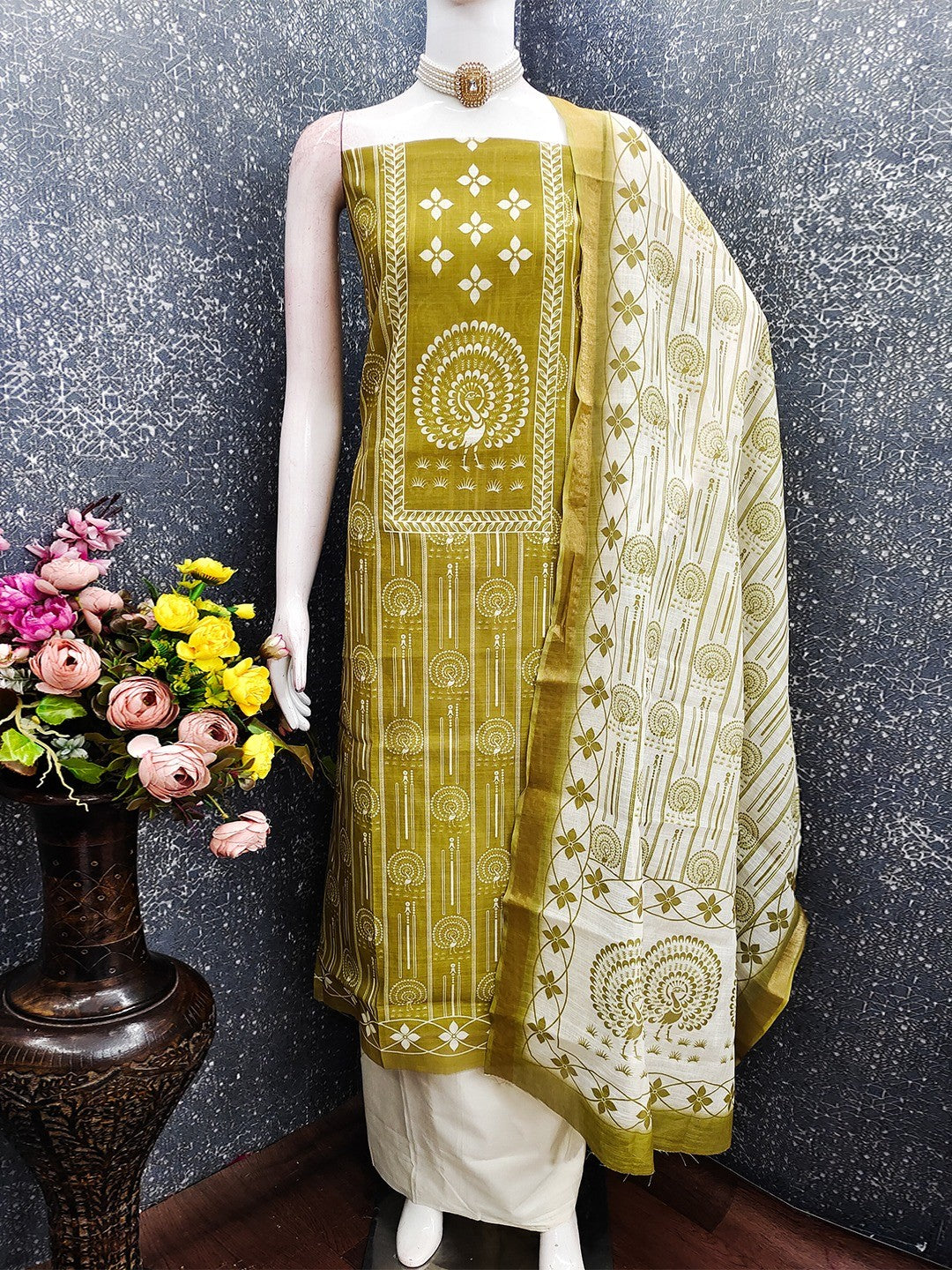 Elegant Green Linen Unstitched Dress Material with Artistic Print - Image 3