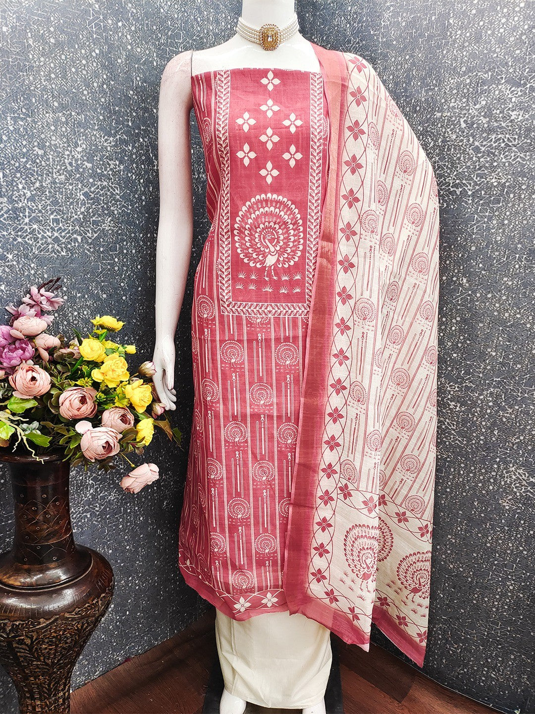 Elegant Gajri Pink Linen Unstitched Dress Material with Traditional Print - Image 3
