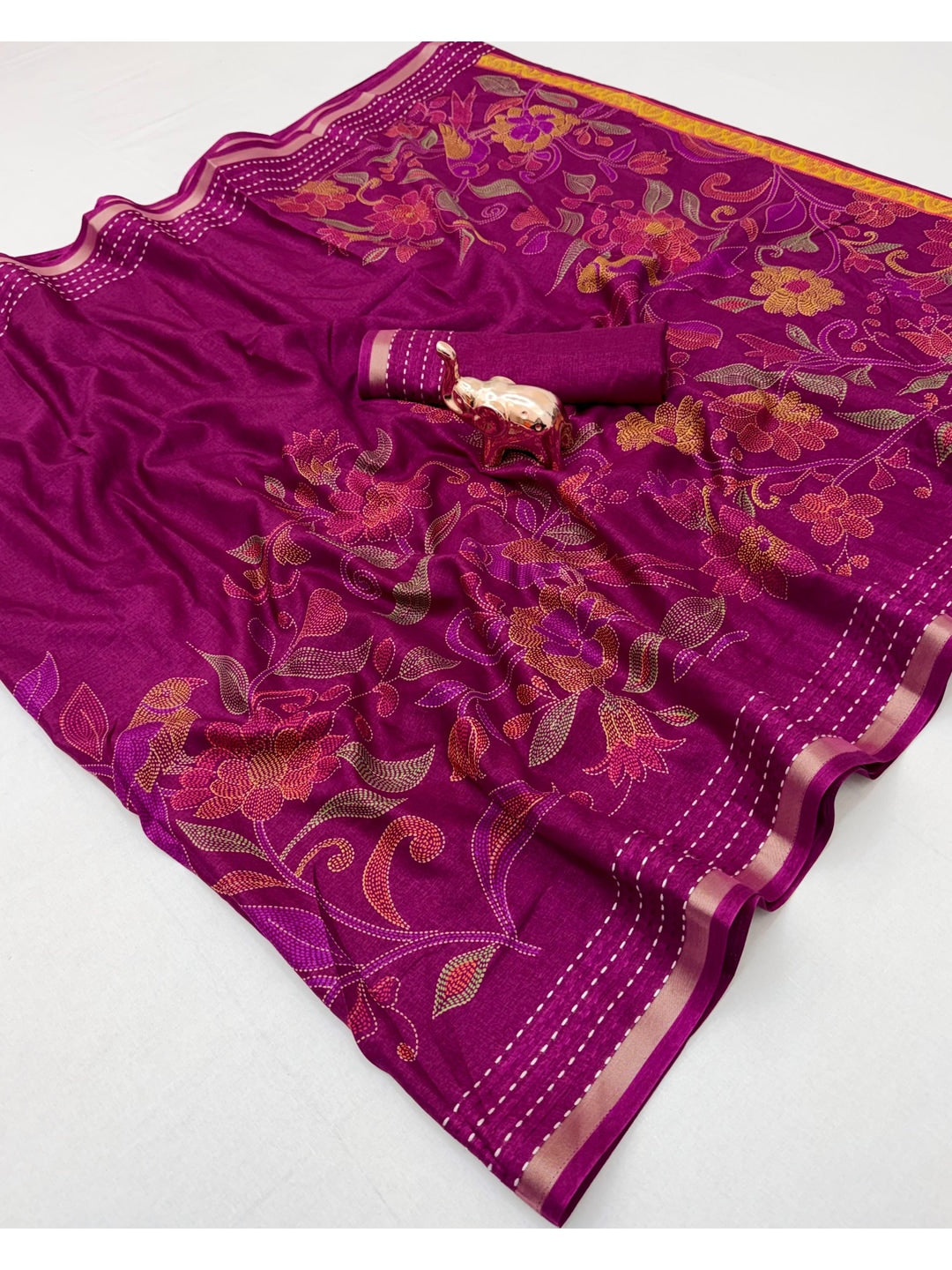 Peachmode Magenta Cotton Crape Saree with Katha Thread Work - Image 3