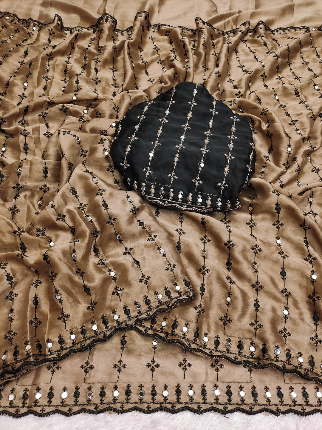 Peachmode Beige Viscose Saree with Floral Embroidery and Mirror Work - Image 7