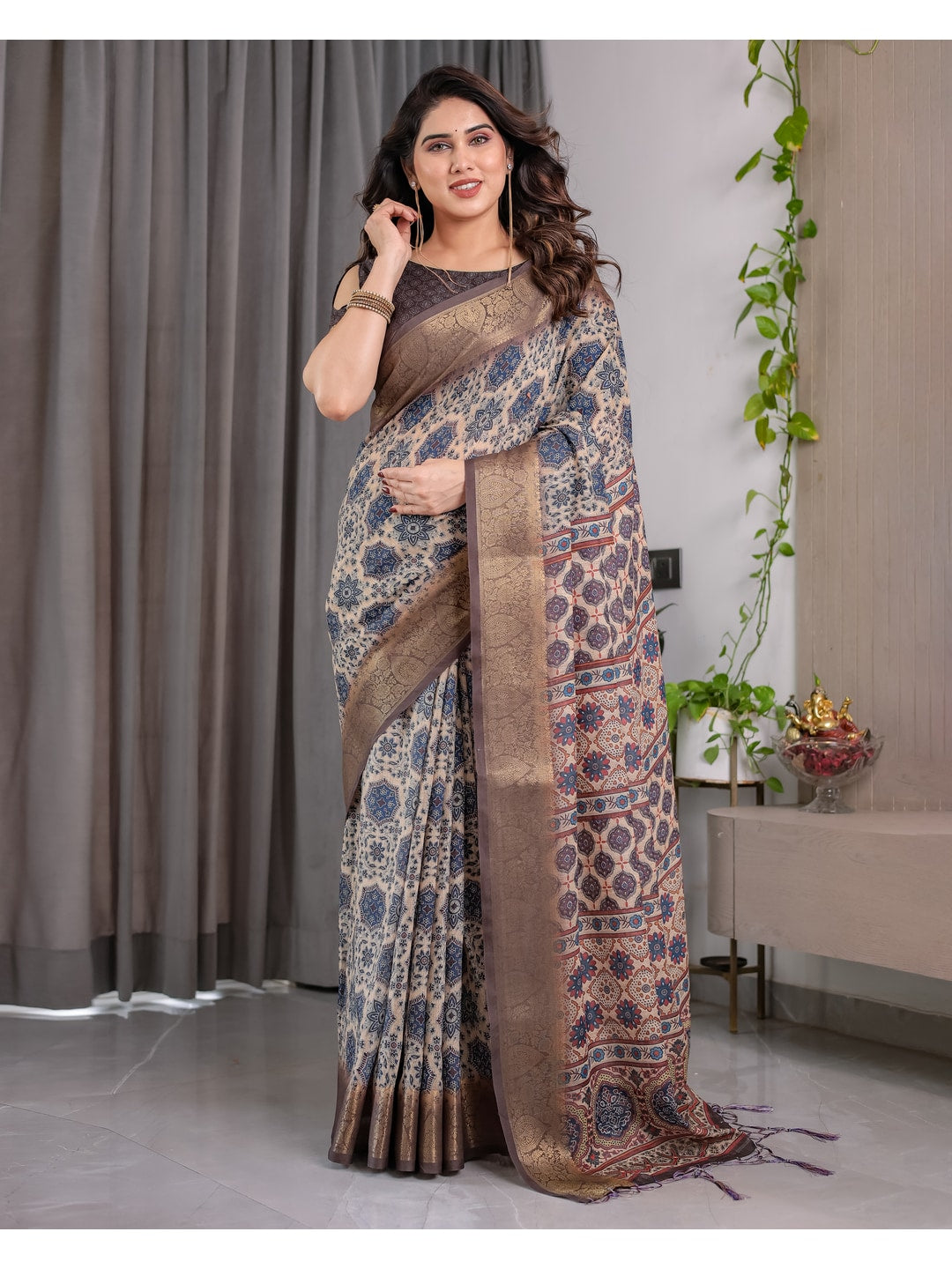 Peachmode Grey Handloom Linen Cotton Floral Print Saree - Image 3