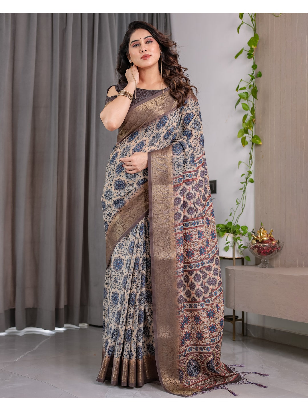 Peachmode Grey Handloom Linen Cotton Floral Print Saree - Image 5