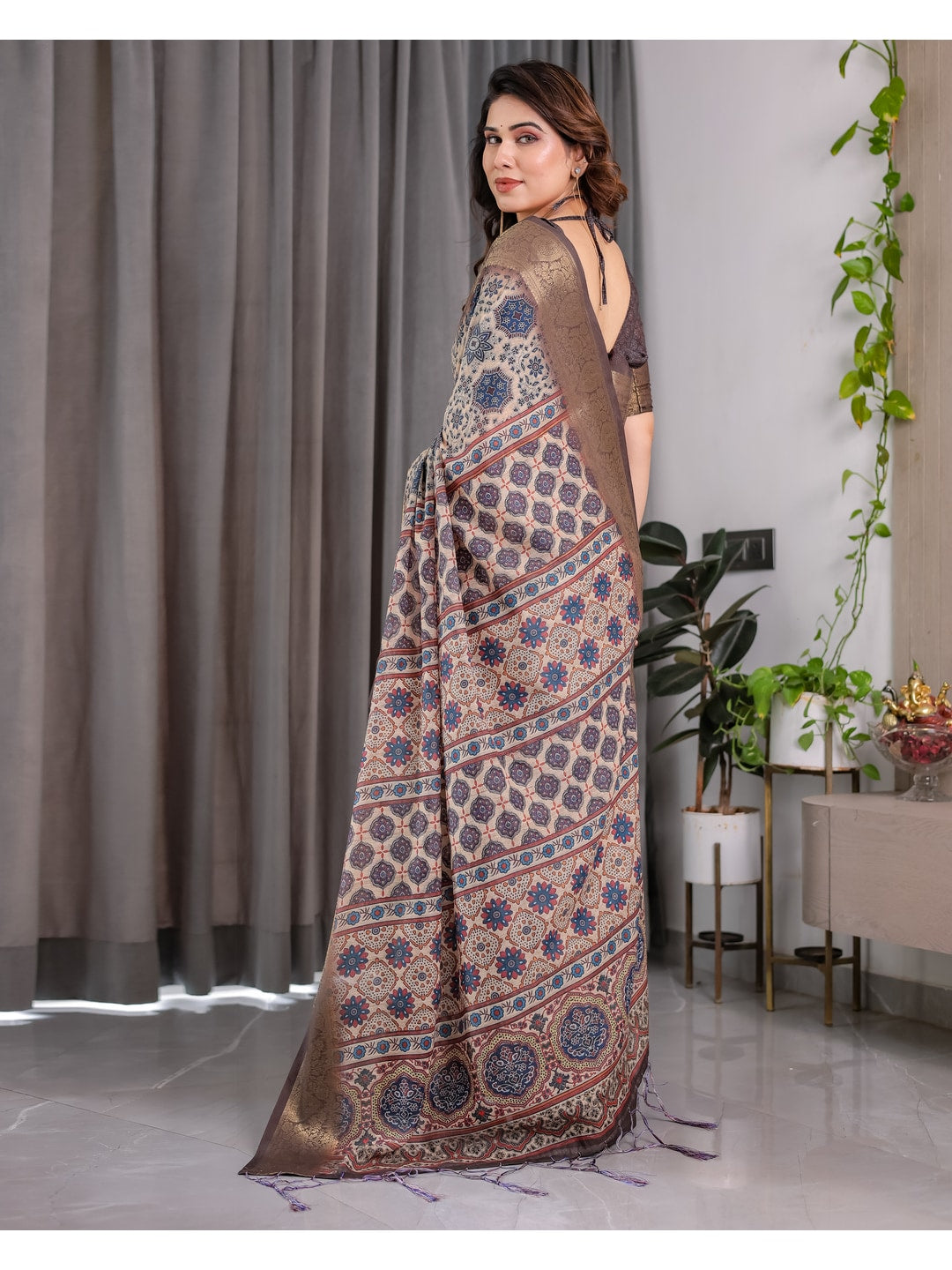 Peachmode Grey Handloom Linen Cotton Floral Print Saree - Image 6